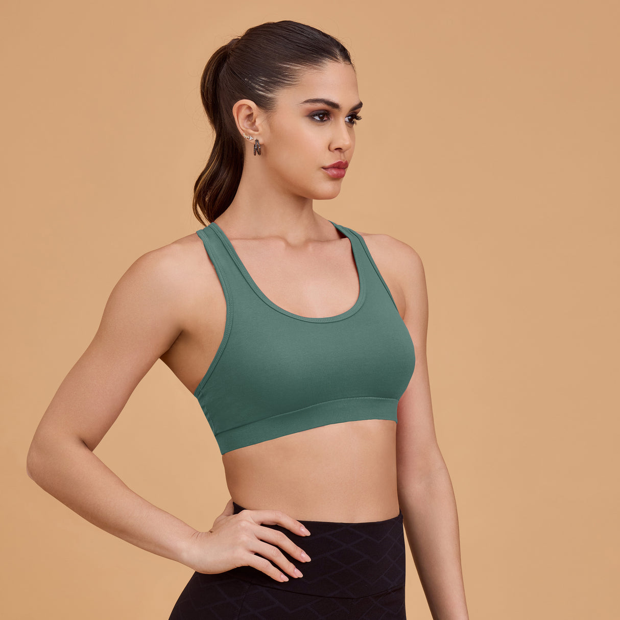 Medium Impact Racerback Sports Bra – Seamless, Breathable, Supportive SQ1028